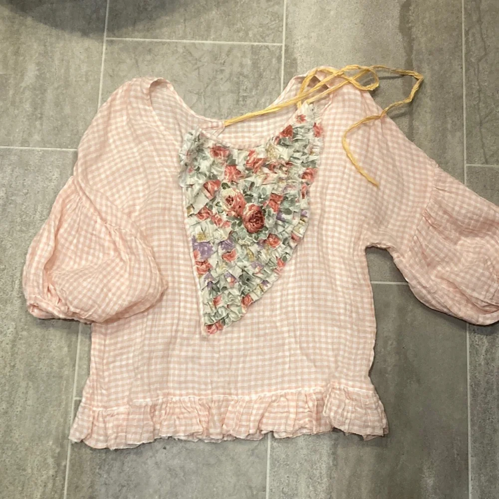 Jabot, magnolia pearl similar. Look alike ruffles colorful - Picture 1 of 16